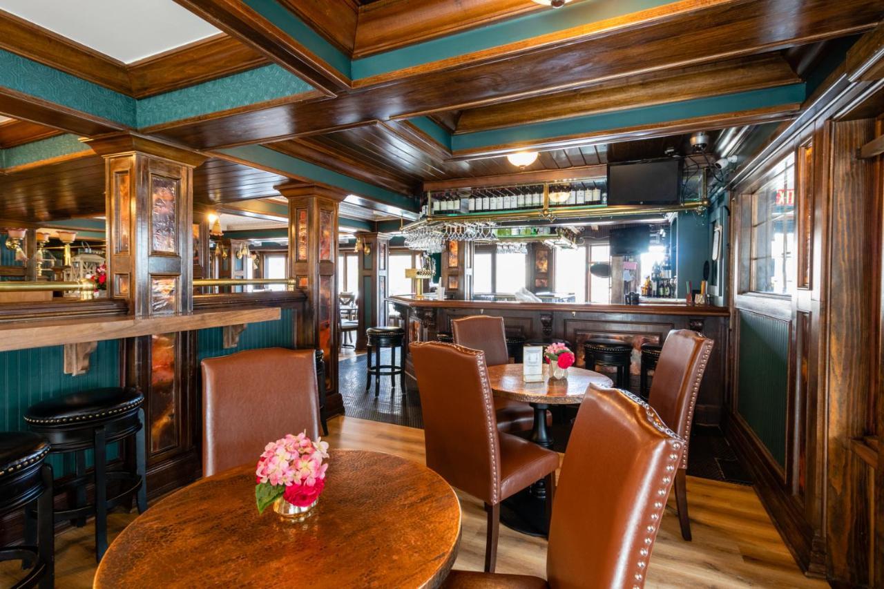 Saddleback Inn At Лейк Ароухед Екстериор снимка
