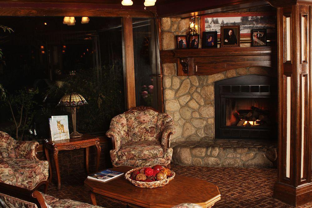 Saddleback Inn At Лейк Ароухед Екстериор снимка