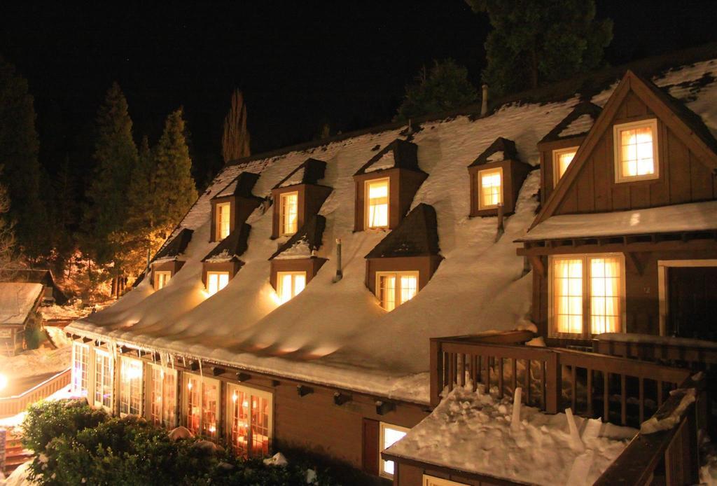 Saddleback Inn At Лейк Ароухед Екстериор снимка