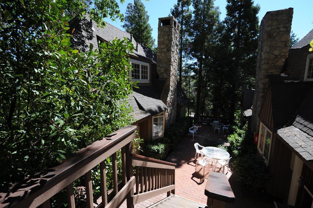 Saddleback Inn At Лейк Ароухед Екстериор снимка