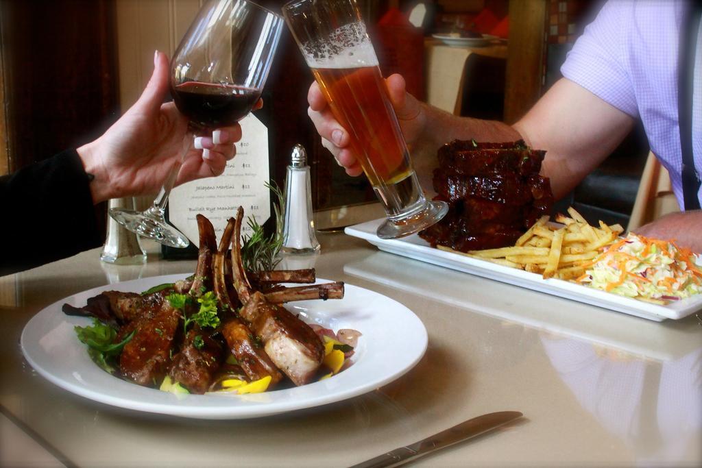 Saddleback Inn At Лейк Ароухед Екстериор снимка