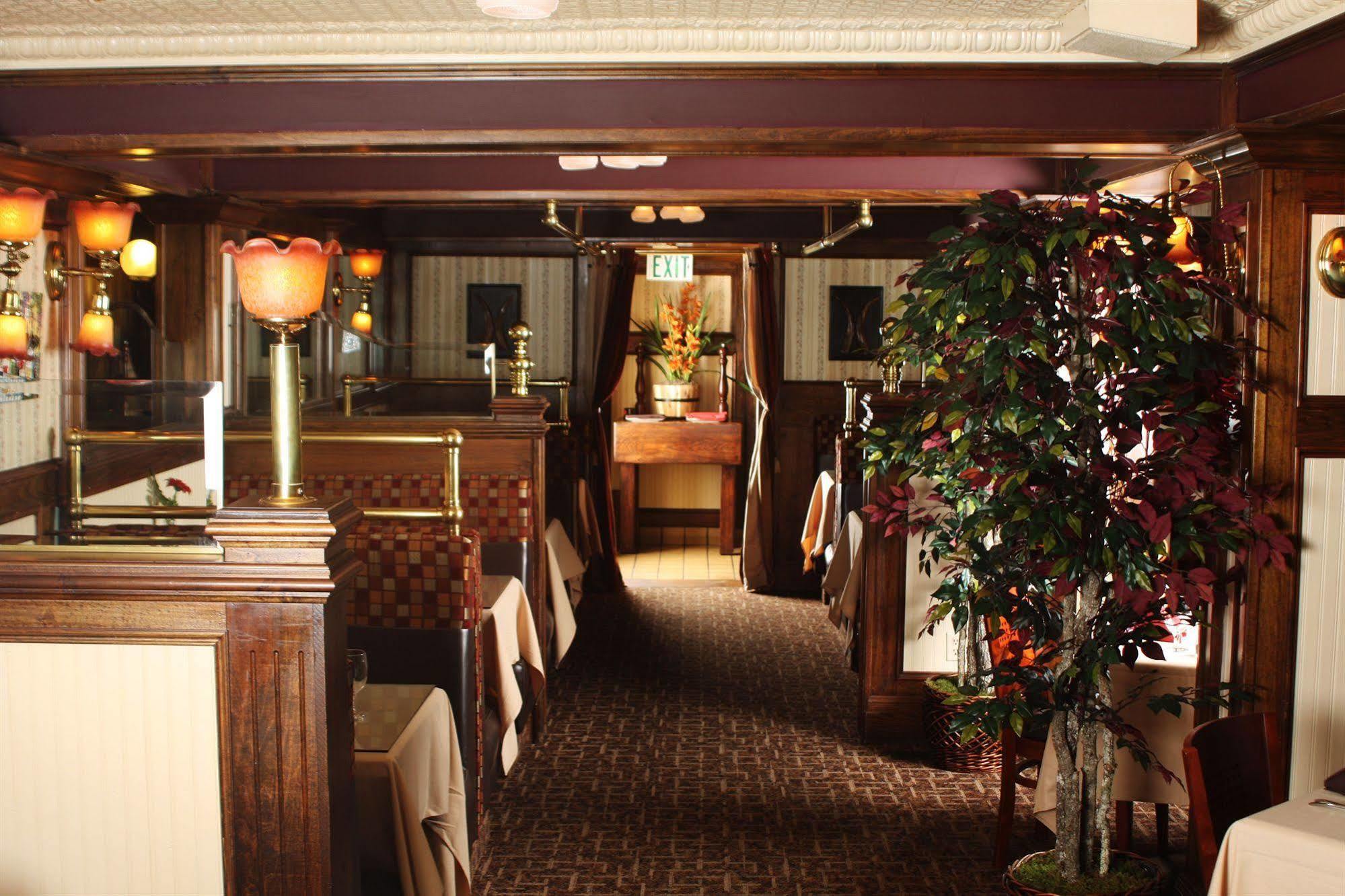 Saddleback Inn At Лейк Ароухед Екстериор снимка