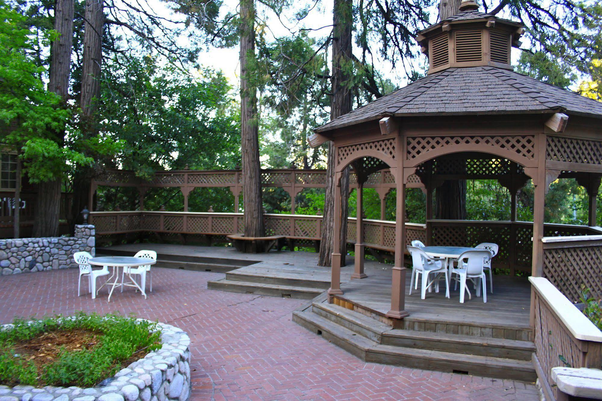 Saddleback Inn At Лейк Ароухед Екстериор снимка