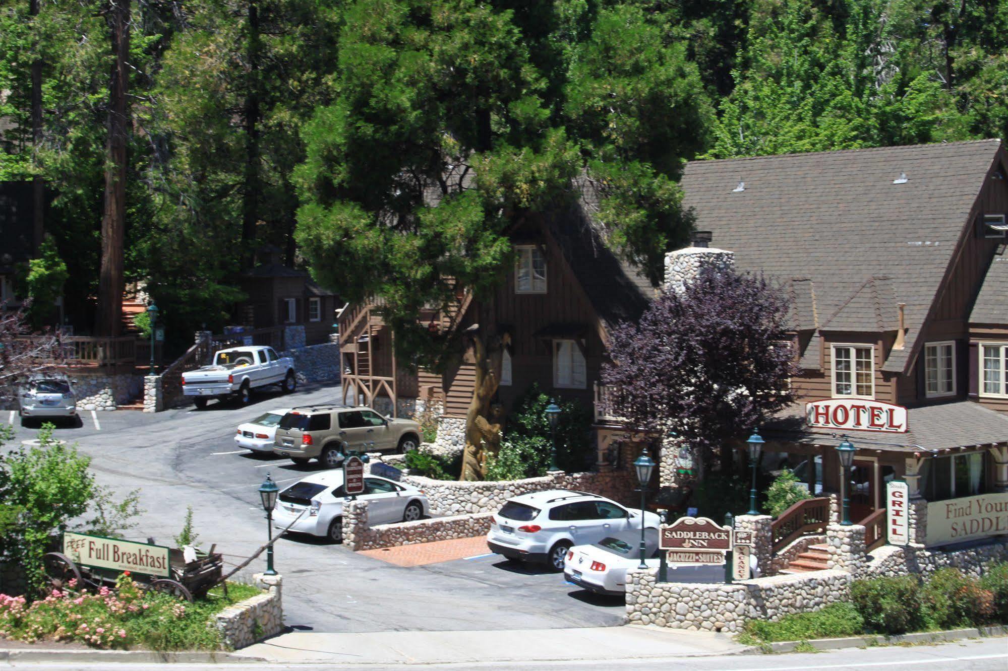 Saddleback Inn At Лейк Ароухед Екстериор снимка