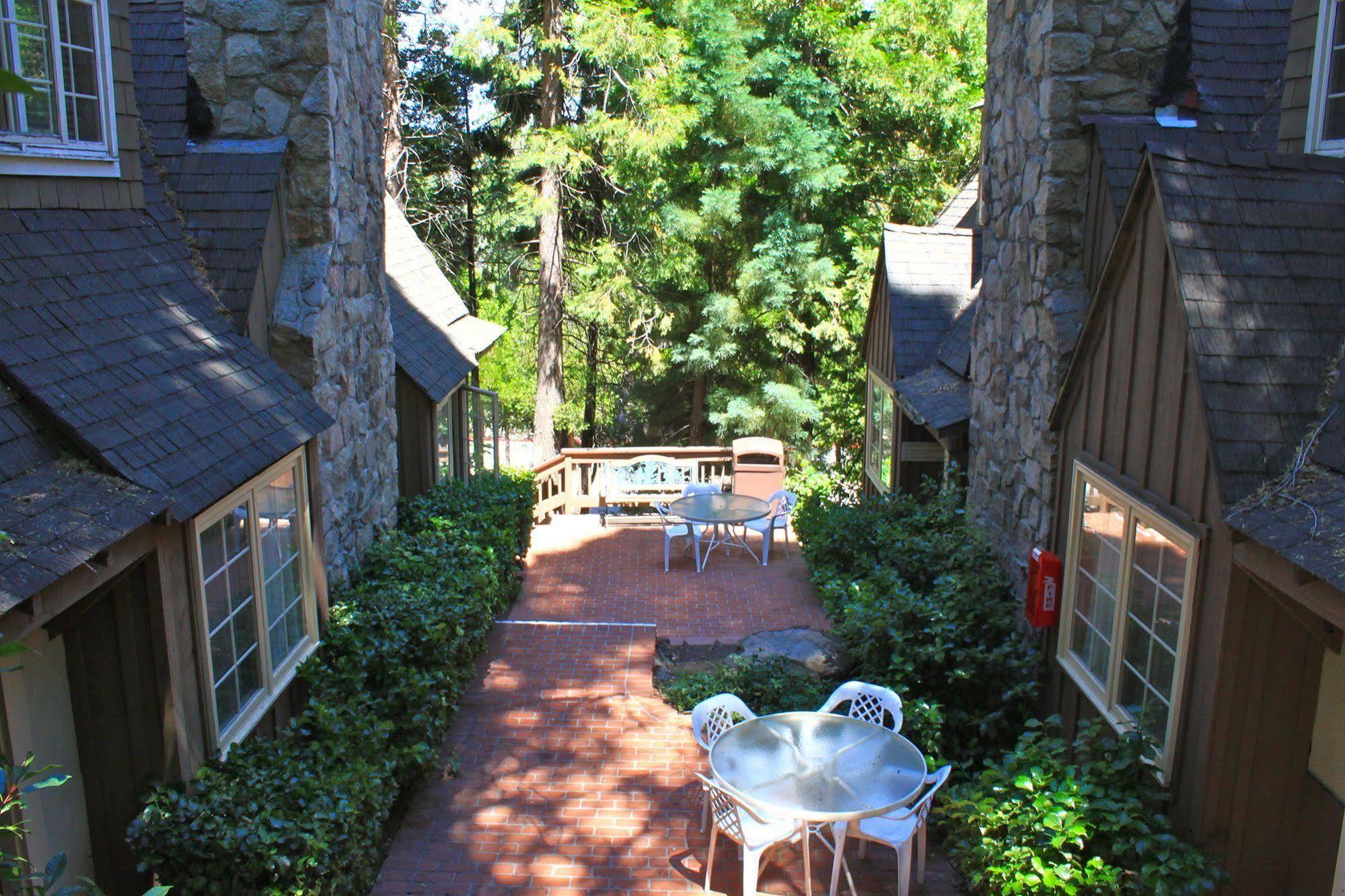 Saddleback Inn At Лейк Ароухед Екстериор снимка