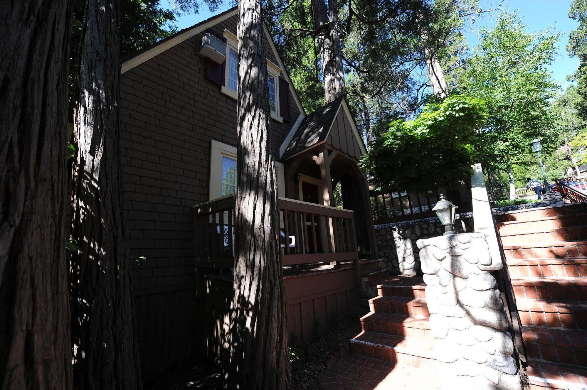 Saddleback Inn At Лейк Ароухед Екстериор снимка