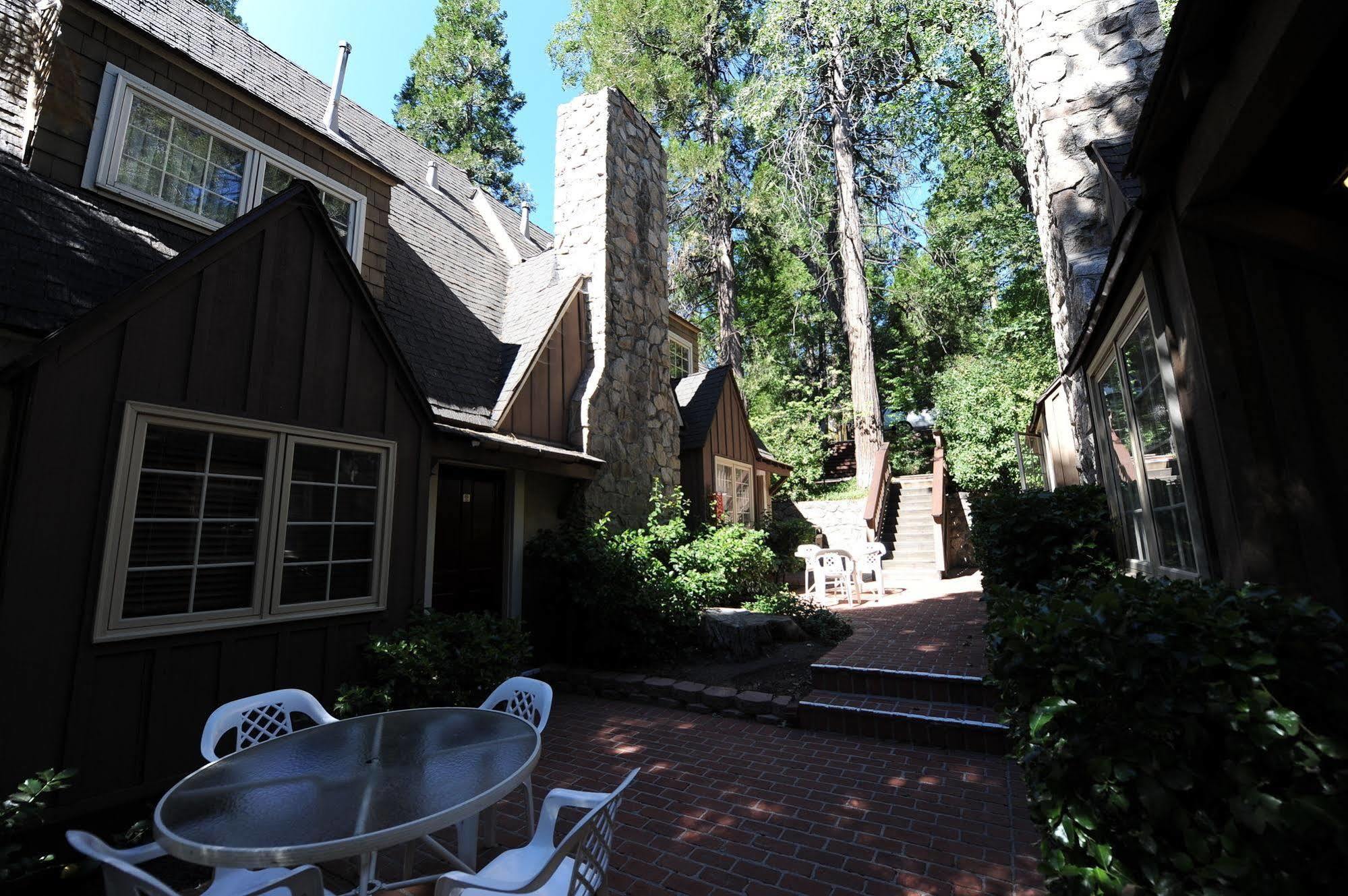 Saddleback Inn At Лейк Ароухед Екстериор снимка