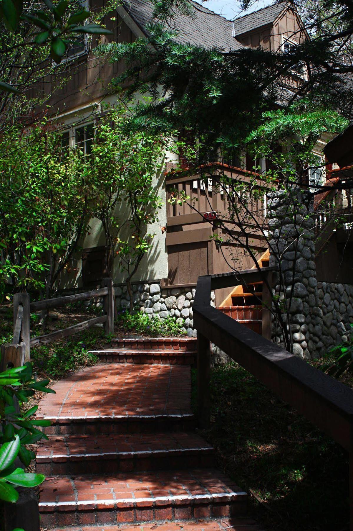 Saddleback Inn At Лейк Ароухед Екстериор снимка