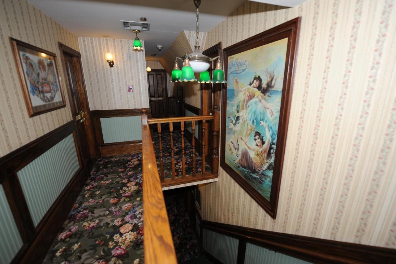 Saddleback Inn At Лейк Ароухед Екстериор снимка