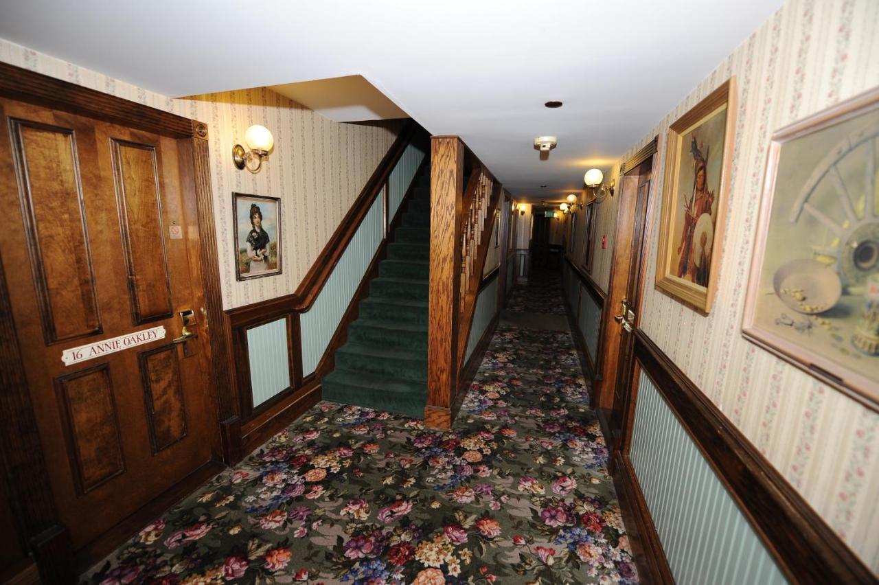Saddleback Inn At Лейк Ароухед Екстериор снимка
